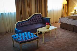 Отель Hotel Roman by Dumbrava Роман Улучшенный двухместный номер с 1 кроватью-3